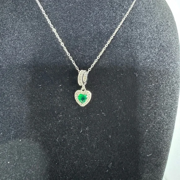 Elegant Silver Necklace with Green Heart Pendant - Picture 1 of 6